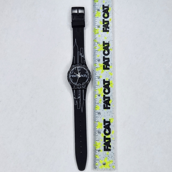 Vintage Swatch New York City Skyline Black and White Unisex Men's Women's Watch - Picture 3 of 6